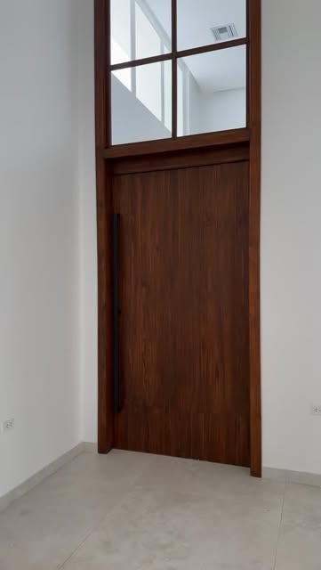 Puerta principal de madera a medida